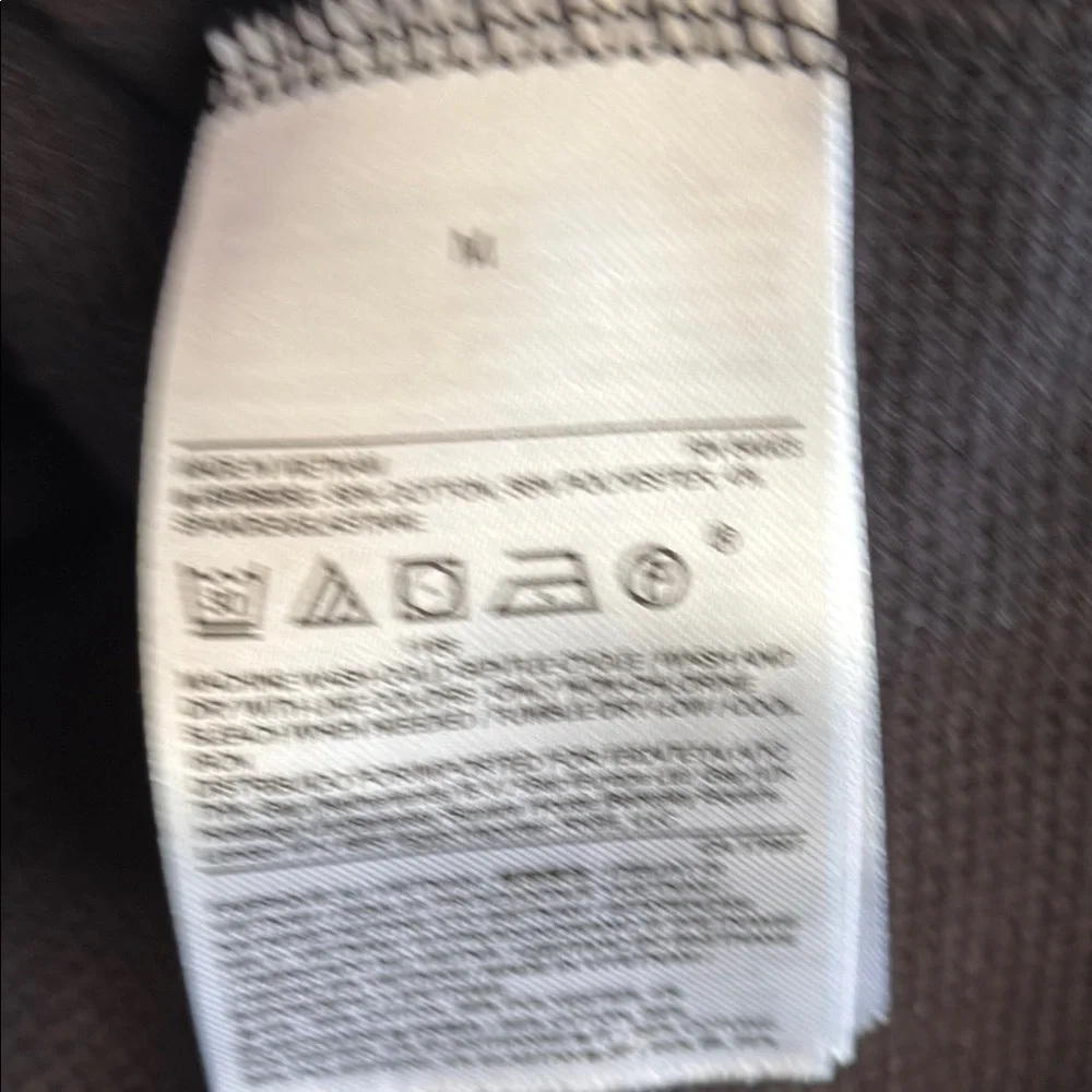 E Banana Republic Men’s Medium Black Crewneck Sweater